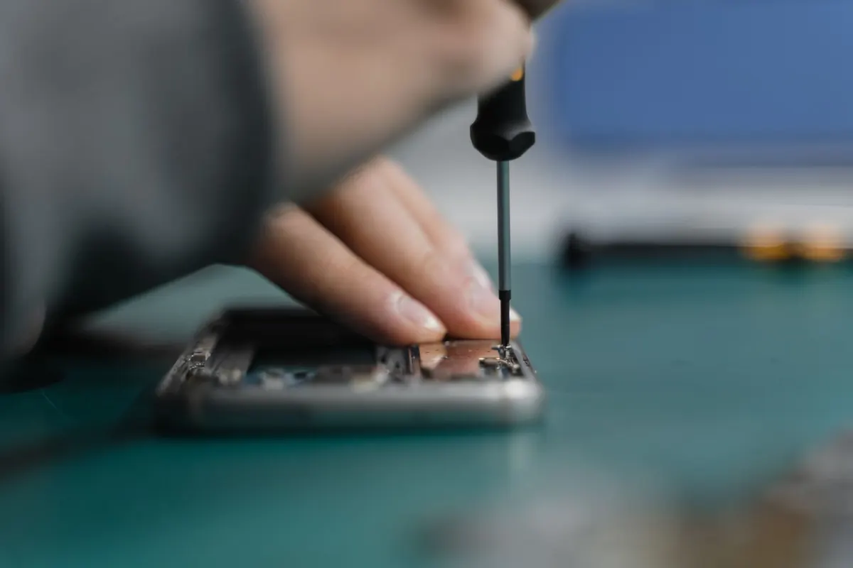 How to Find a Trusted Local Phone Repair Shop (and Avoid Getting Overcharged)